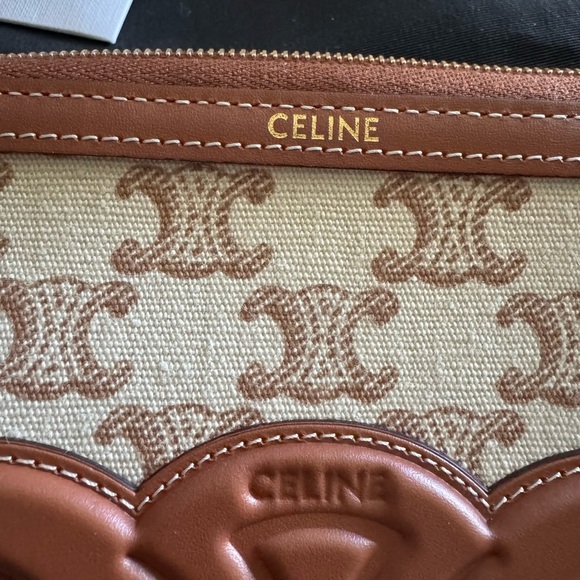 CELINE POUCH WITH STRAP CUIR TRIOMPHE IN TEXTILE WITH TRIOMPHE PRINT & CALFSKIN - Picture 5 of 10